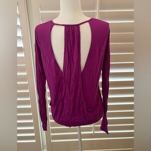 Alo yoga top size large